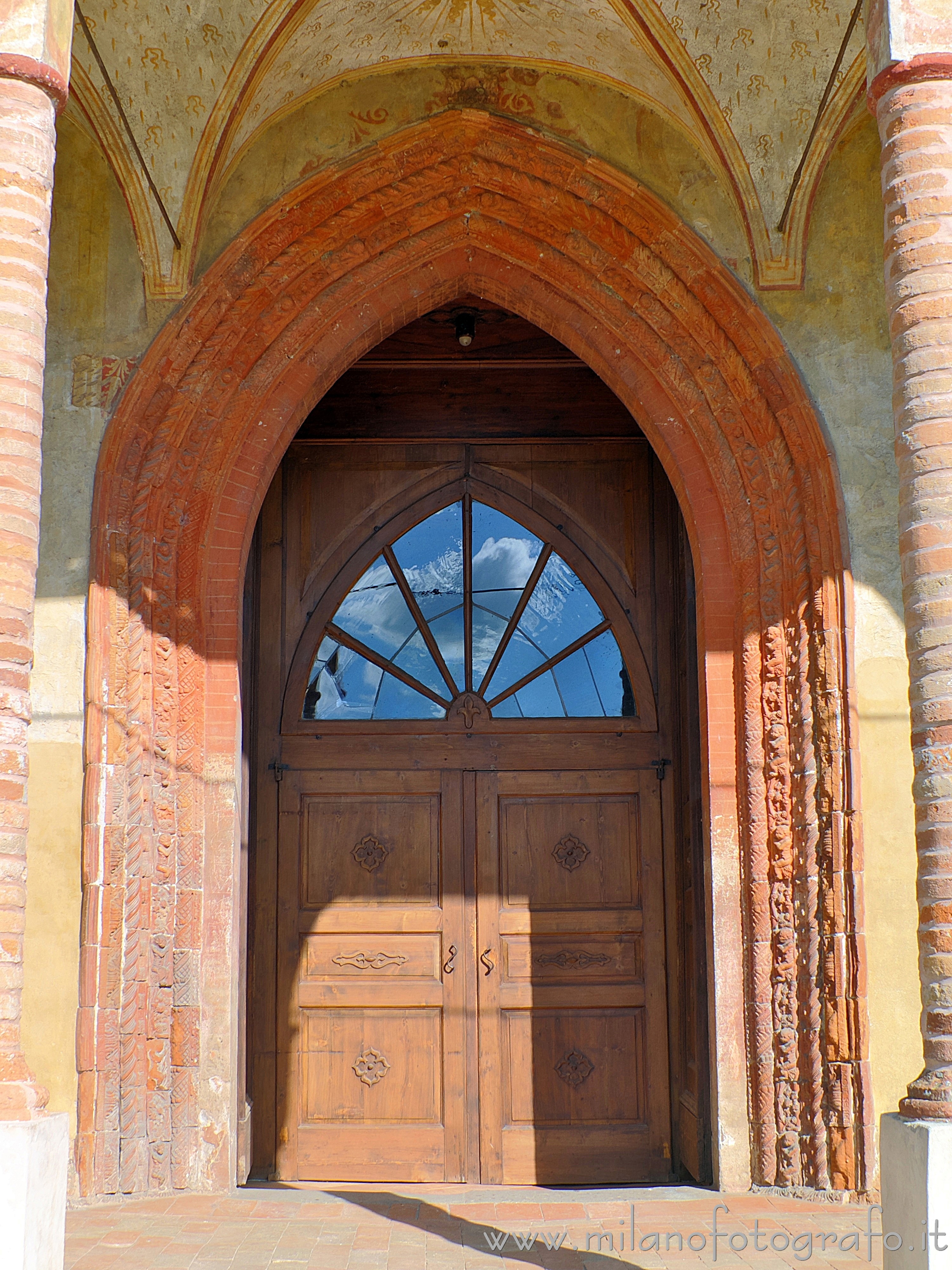 Castelleone (Cremona) - Portale gotico della Chiesa di Santa Maria in Bressanoro - Foto a piena risoluzione